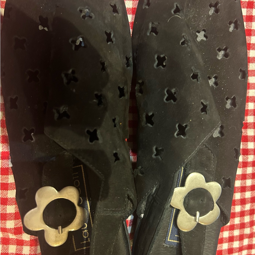 Laura Scott Black Suede Cutout Floral Slip-On Flats